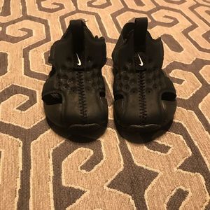 Size 4 Nike Toddler Sandals